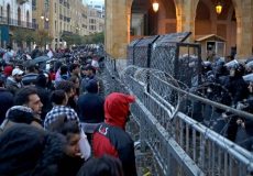 اعتراضات در بیروت؛ بازداشت یک آمریکایی و ۱۴۵ مجروح
