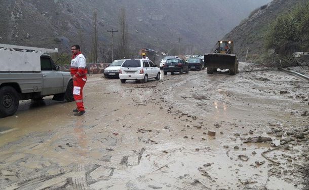 وضعیت راه‌های کشور؛ بارش باران، برف و مه‌گرفتگی در جاده‌های ۱۲ استان