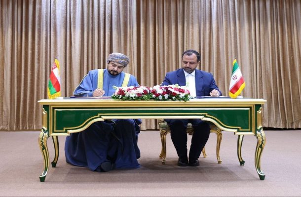 امضای ۴ سند همکاری میان مقامات ایران و عمان