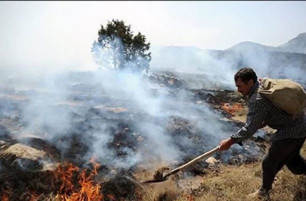 حریق ادامه‌دار در جنگل‌های پلدختر/ اعزام بالگرد